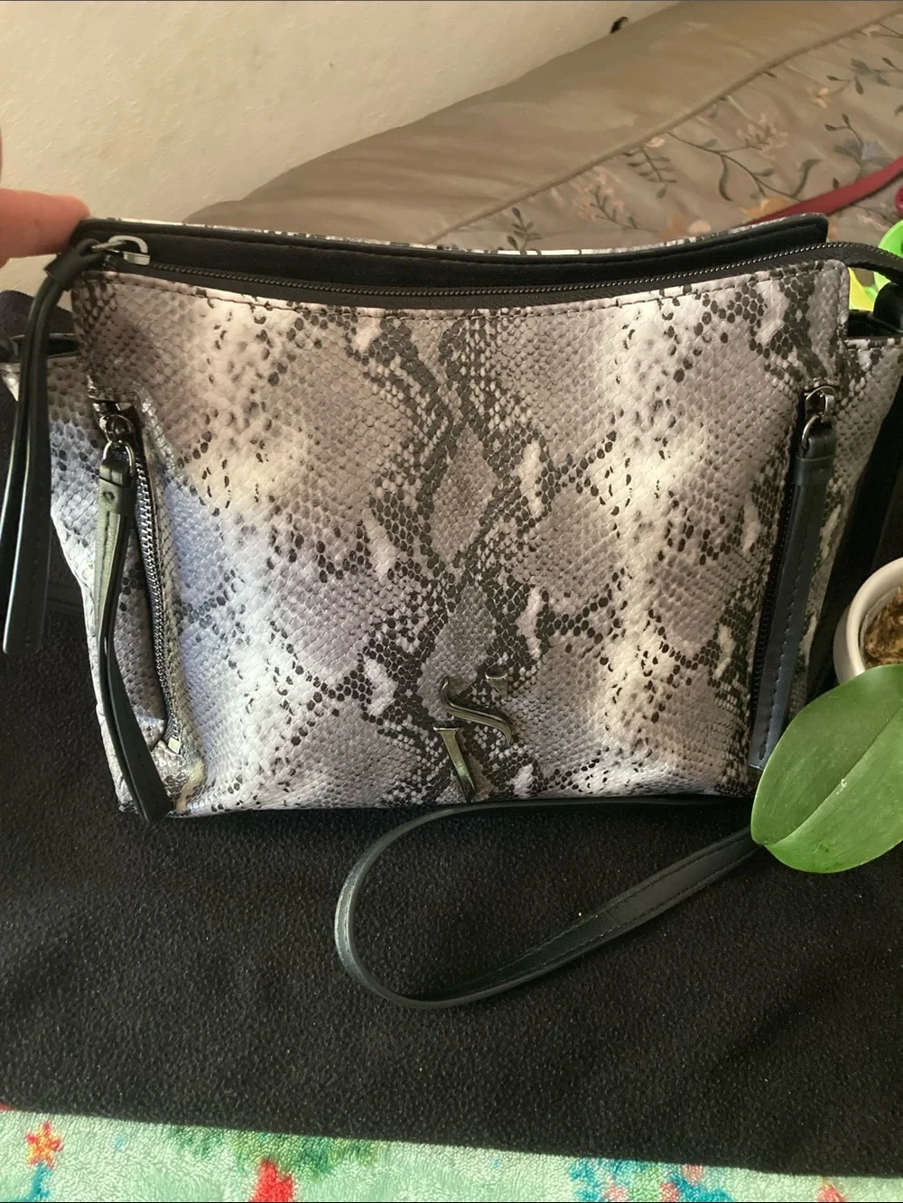Simply Vera Vera Wang Gray Snake-Print Crossbody Bag